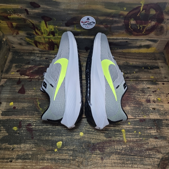 Men Nike Air Zoom Pegasus 40 Wolf Grey Volt DV3853-004 shoes sz 11 new - Picture 5 of 8
